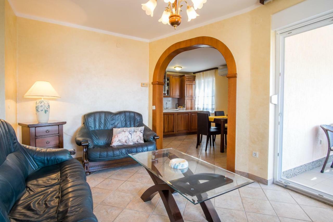 Apartman Cubranic Vrbnik (Primorje-Gorski Kotar) Exterior foto